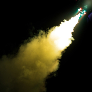 Cameo STEAM WIZARD 1000 - Illuminated Vertical Fog Machine with 9 LEDs