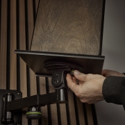 SP WM 1 B Gravity - support mural pivotant et inclinable pour enceinte monitoring