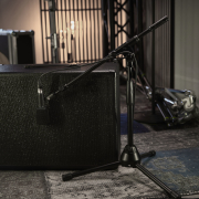 TMS 4232 B Gravity - Pied de micro bas Touring trépied et perchette télescopique à 2 points de réglage, noir