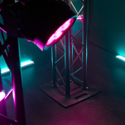 Gravity TWB 431 T B - Embase carrée 14kg pour Totem avec insert M20 et perçage pour structure 250 et 290