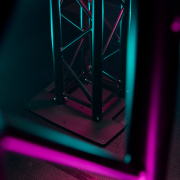 Gravity TWB 431 T B - Embase carrée 14kg pour Totem avec insert M20 et perçage pour structure 250 et 290