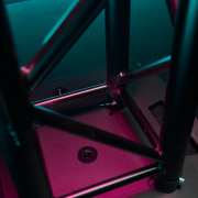 Gravity TWB 431 T B - Embase carrée 14kg pour Totem avec insert M20 et perçage pour structure 250 et 290