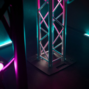 Gravity TWB 431 T B - Embase carrée 14kg pour Totem avec insert M20 et perçage pour structure 250 et 290