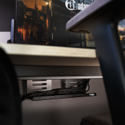 Adam Hall Cables CABLE MANAGEMENT TRAY - Plateau de gestion des câbles à monter sous le bureau