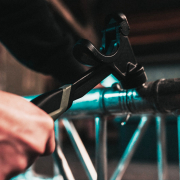 PinClaw VERTITRUSS pour le montage et démontage de structure facile et silencieux