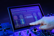 PRIME4+ DenonDJ - Contrôleur 4 voies autonome Wifi Bluetooth avec écran 10,1 pouces