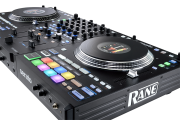 Rane DJ Performer Contrôleur DJ motorisé 4 voies, plateaux motorisés, stems Serato, 16 pads