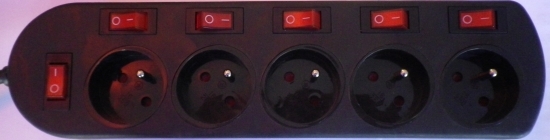 Multiprise noire 5 prises 16A 5 interrupteurs lumineux + 1 général cordon 2 mètres