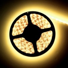 Ruban LED 12V Blanc chaud 60 LEDS 5050 900 lumens par metre Rouleau de 5m non waterproof