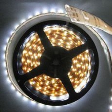 Ruban LED 12V Blanc Froid 60 LEDS 5050 900 lumens par metre IP65 Rouleau de 5m