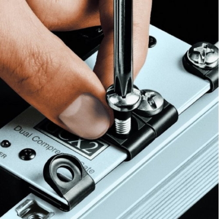 Image principale du produit Kit Humfrees - Kit de  4 écrous cage M6 vos et isolateurs pour montage en rack avec isolation