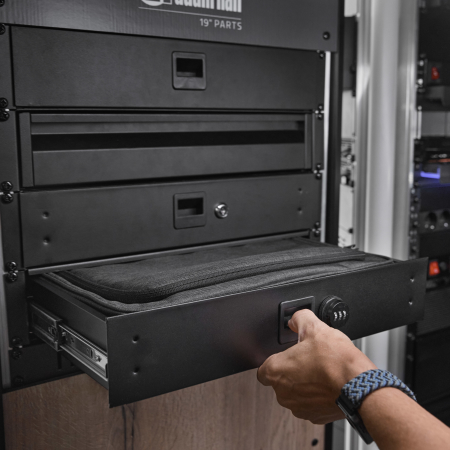 Image nº12 du produit ORGAFLEX® RACK BAG 02 - Sac d’organisation rembourré pour racks de 19″ (2U)