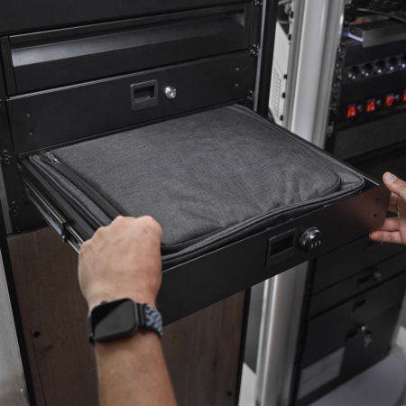 Image nº13 du produit ORGAFLEX® RACK BAG 02 - Sac d’organisation rembourré pour racks de 19″ (2U)