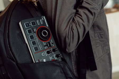 Image nº9 du produit MIXTRACK-GO NUMARK - Contrôleur DJ portable 2 voies USB-C