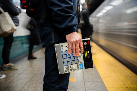 Image nº9 du produit MPC-SAMPLE AKAI PROFESSIONAL - Sampleur portable 16 pads RGB vélocité aftertouch