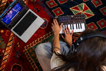 Image nº7 du produit MPK Mini IV-B Akai - Clavier mini noir 25 touches 8 pads 8 rotatifs