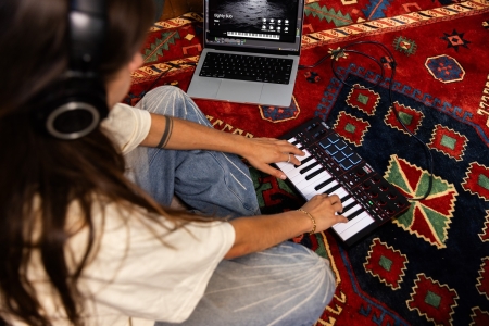 Image nº8 du produit MPK Mini IV-B Akai - Clavier mini noir 25 touches 8 pads 8 rotatifs