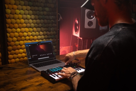 Image nº9 du produit MPK Mini IV-B Akai - Clavier mini noir 25 touches 8 pads 8 rotatifs