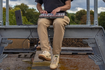 Image nº10 du produit MPK Mini IV-W Akai - Clavier mini gris 25 touches 8 pads 8 rotatifs