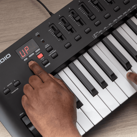 Image nº8 du produit OXYGEN49V M-Audio – Clavier maitre midi 49 notes 8 pads