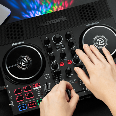 Image nº9 du produit PartyMixLive Numark - Contrôleur DJ 2 voies carte son lumières et enceintes intégrées