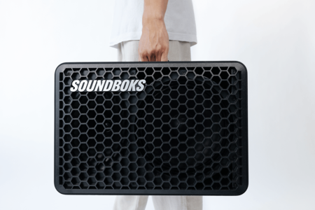 Image nº6 du produit Pack Sounboks GO + batterie supplémentaire - Enceinte autonome IP65 noire avec 2 batteries USB-c