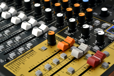 Image nº5 du produit Model 12 Tascam - Table de mixage analogique 10 pistes avec enregistreur sur carte SD