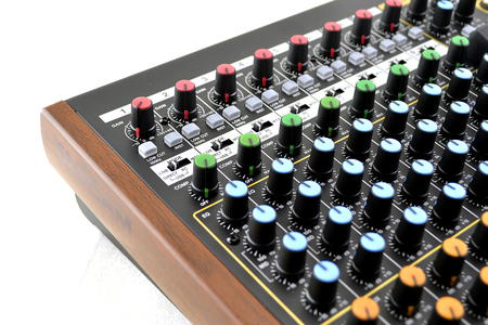 Image nº6 du produit Model 12 Tascam - Table de mixage analogique 10 pistes avec enregistreur sur carte SD